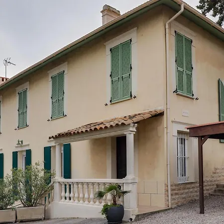 Appartement Bas De Proche Du Bord De Mer D